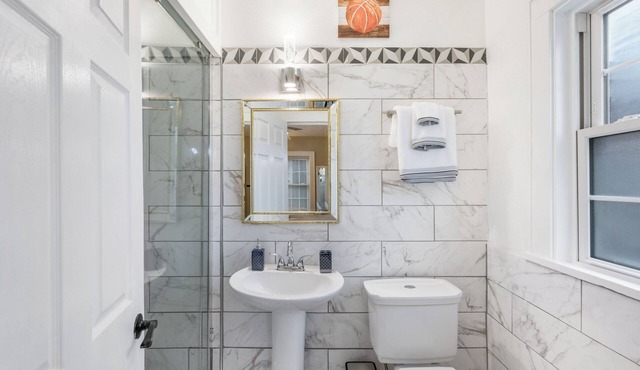 Spacious 5 Beds 4 Bath Midtown Home - Near Zoo and Liberty Bowl