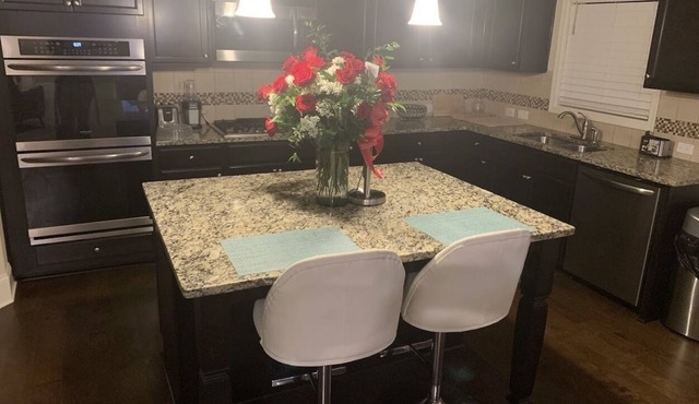 SPACIOUS 5 BESROOM 4 BATH HOME WITH MOVIE ROOM