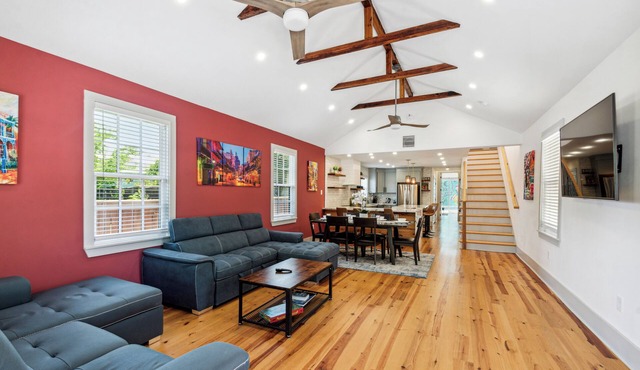 Spacious 5 BR 3.5 bath w private backyard
