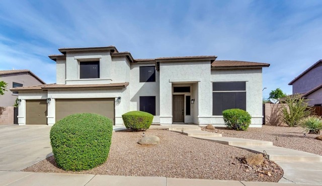 Spacious 5 BR, 3.5 BA, 4000+sf, WiFi, Pool,Hot Tub