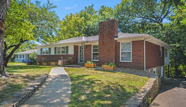 Spacious 5 BR Home | Near Louisville Attractions!