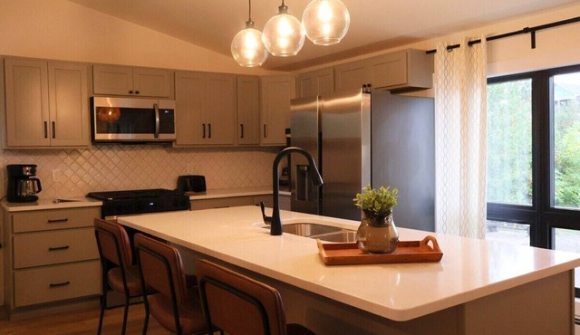 Spacious 5 BR House on the River