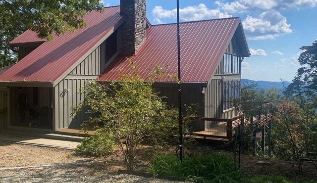 Spacious 5-BR House with Long Range Views of Mtns. & Lake Jocassee,Near Brevard!