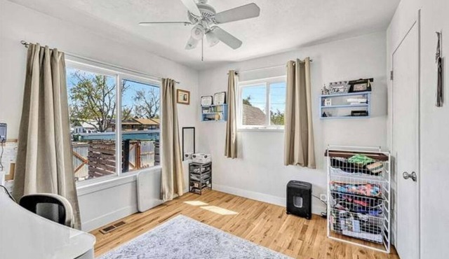 Spacious 5 BR Oasis: Chef's Kitchen, Office, Bar, BBQ patio area & More