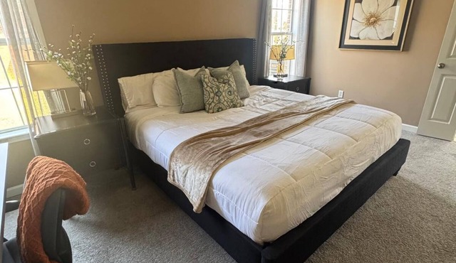 Spacious 5 BR- Plus open room with beds, Retreat in Cordova