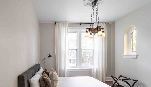 Spacious 5-BR Renovated Home-10 min drive to DT