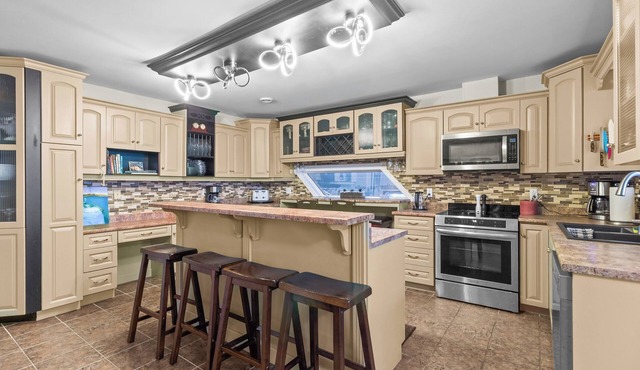 Spacious 5BR 4.5BA Coastal Home w/Patio Fire Pit