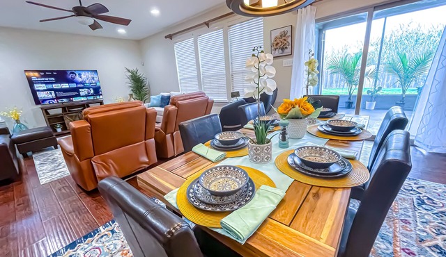 Spacious 5-King Bed Mansion | 15 Min to Downtown Austin