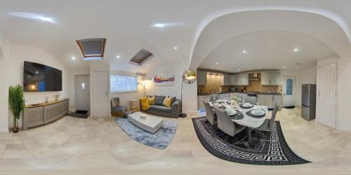 Spacious 5B Sunderland Home for Groups & Families