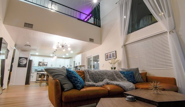 Spacious 5BD 12Guest home with pool & spa just mins from Strip & Airport
