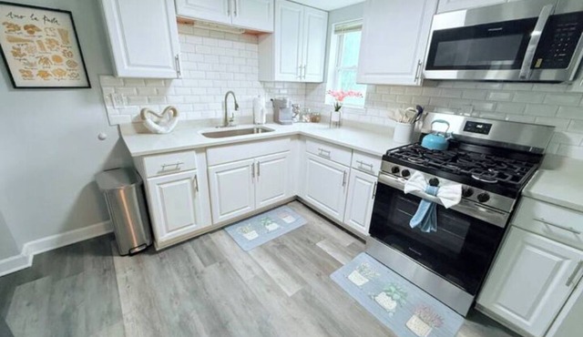 Spacious 5BD 2BA Home Close To Oakbrook