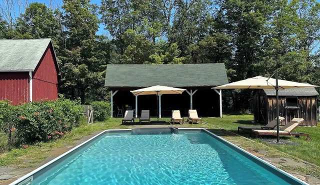 Spacious 5bd/3ba Catskills House w Pool, River/Lake Access, WiFi, A/C & Gameroom