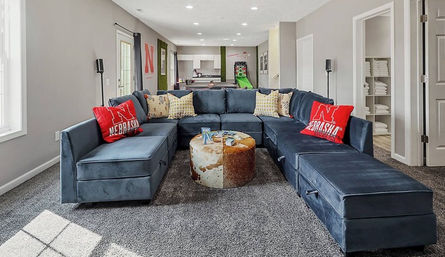 Spacious 5BD - UNL 5mins - BBQ, Games & Backyard