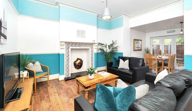 Spacious 5BDR Oakhill House Retreat with Parking