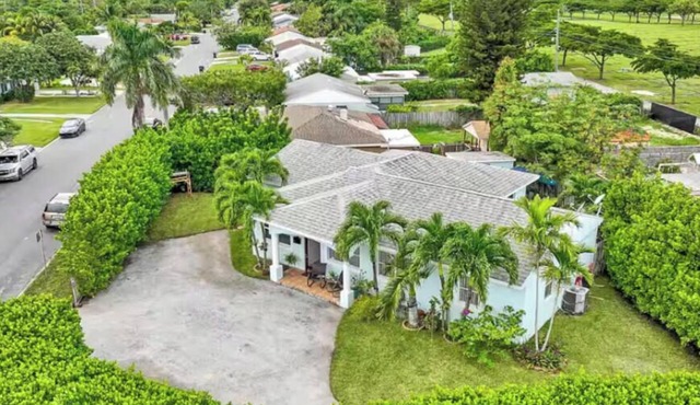 Spacious 5Bdrm, 3Bath Ideal for Families & Groups in charming West Palm Beach