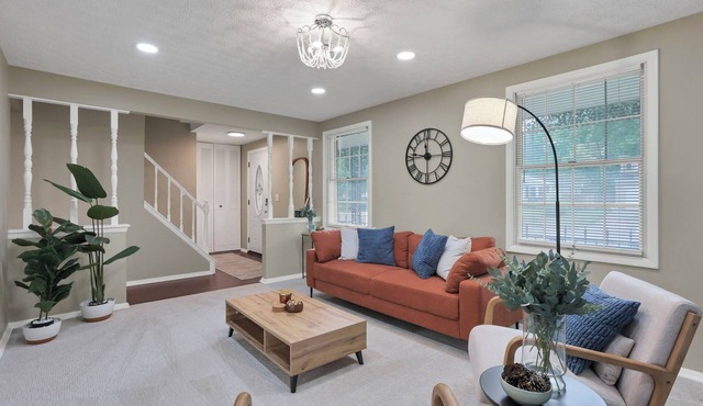 Spacious 5Bed Home near Easton!