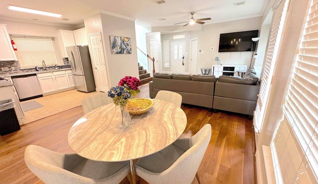 Spacious 5bed Houston Retreat Homen6 guests 4 bedrooms 5 beds 3 baths