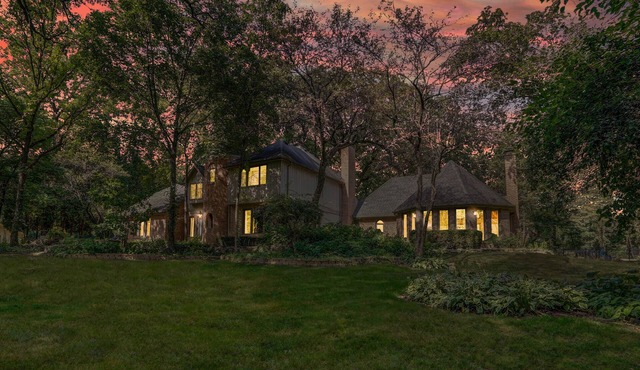 Spacious 5bedroom house with Pool ,Pool house and jacuzzi in awesome St. Charles