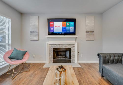 Spacious 5BR 2 B Home with Pool