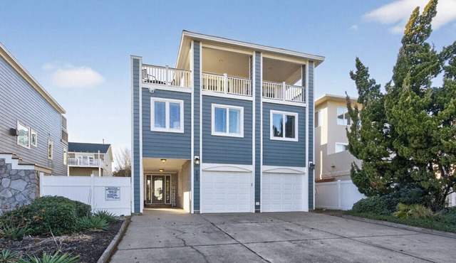 Spacious 5BR + 2 Bonus Sleeping Rooms Beach Retreat| Private Pool, Hot Tub & Game Room