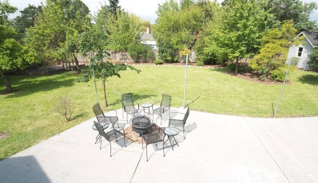 Spacious 5BR 2BA Home - Fenced Yard, BBQ, Fire Pit
