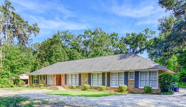 Spacious 5BR/3BA Home: Near I-10, Fenced Yard, Workspace!