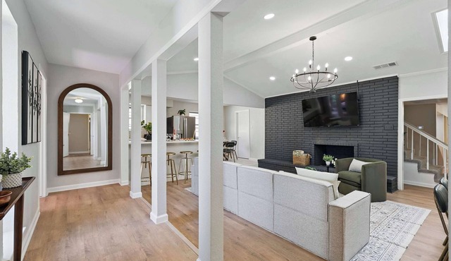 Spacious 5BR 3BA Retreat With Pool & Hot Tub