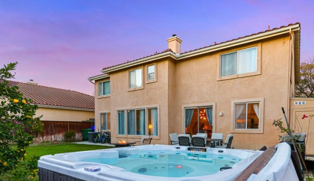 Spacious 5BR, 4 Bath With Hot Tub & Pool Table Only 5 Mi to Beach