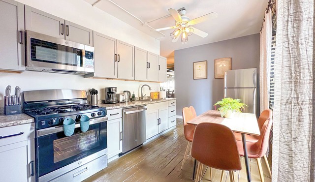 Spacious 5BR Chicago Suite Near McCormick Place & Soldier Field