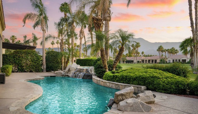 Spacious 5BR Desert Oasis: Pool, Hot Tub, & Fire Pit | PGA West Golf Course