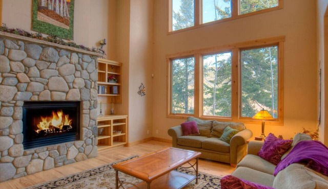 Spacious 5BR Dillon Retreat w/Mountain Views, Clubhouse Pool & Game Room