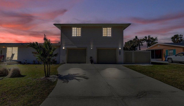 Spacious 5BR Duplex Near Beach and IMG - Ideal for Multi-Family Vacations