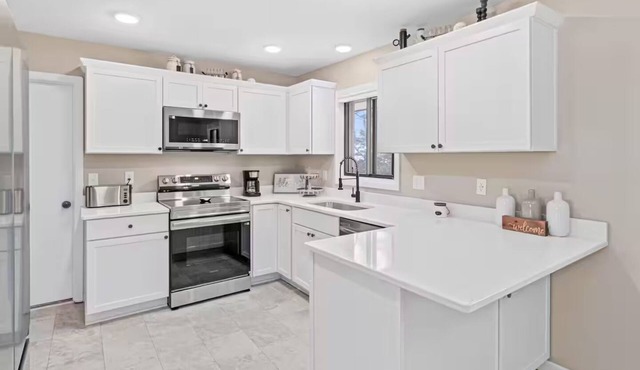 Spacious 5BR Family Haven. Pet Friendly. Game Room