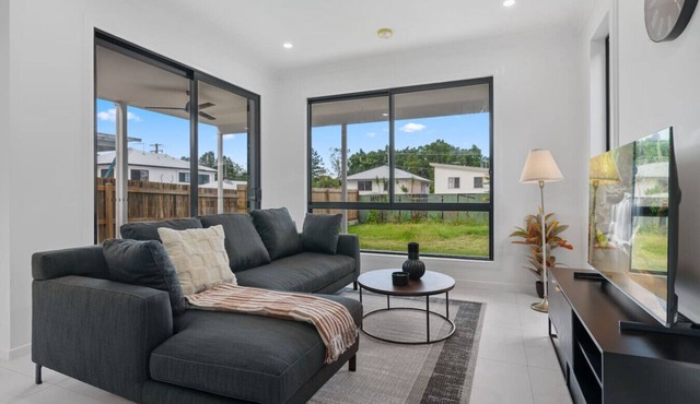 Spacious 5BR Family Home in Leafy Corinda