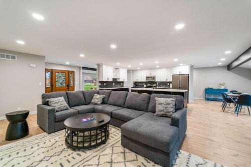 Spacious 5BR Family Home Near ISU & Attractions