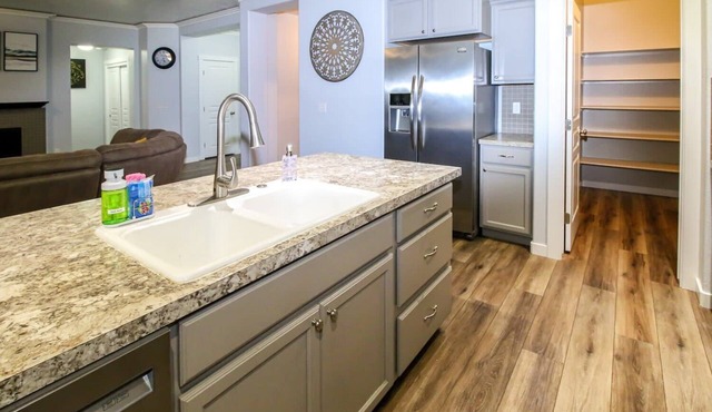 Spacious 5BR Family Home with BBQ & Workspace