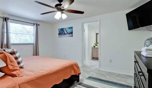 Spacious 5BR Family Oasis I Luxury Pool I Close to Anna Maria Island