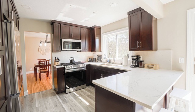 Spacious 5BR Family Retreat w/In-Law Suite & Park Access – Near Mall of America
