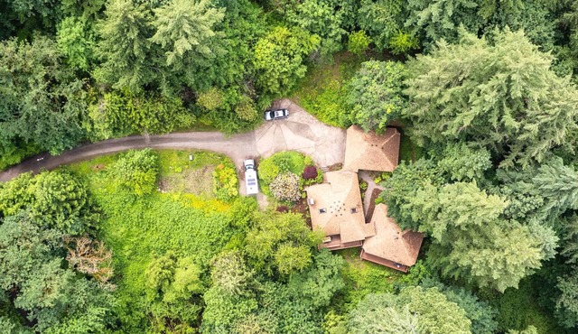 Spacious 5BR Forest Retreat on 15 Private Acres Near Portland