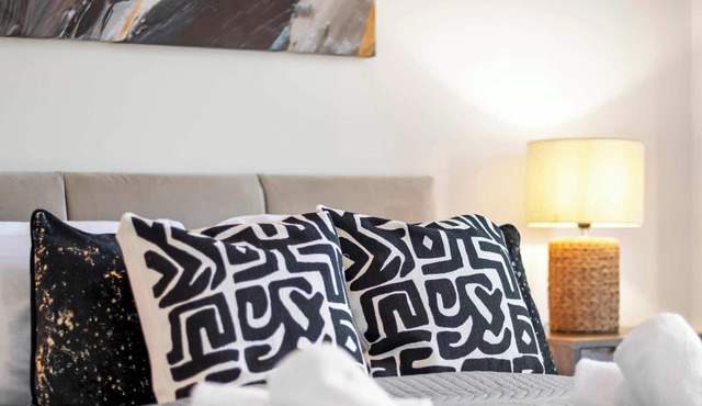 Spacious 5BR Home Near Heathrow & SW London