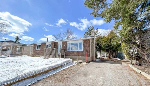 Spacious 5BR home. Close to everything!