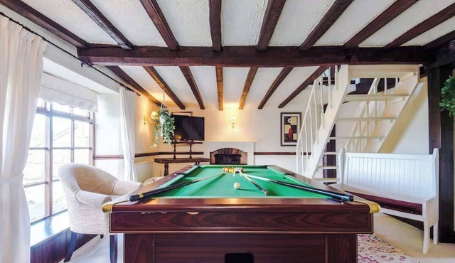 Spacious 5BR Home w/Game Room