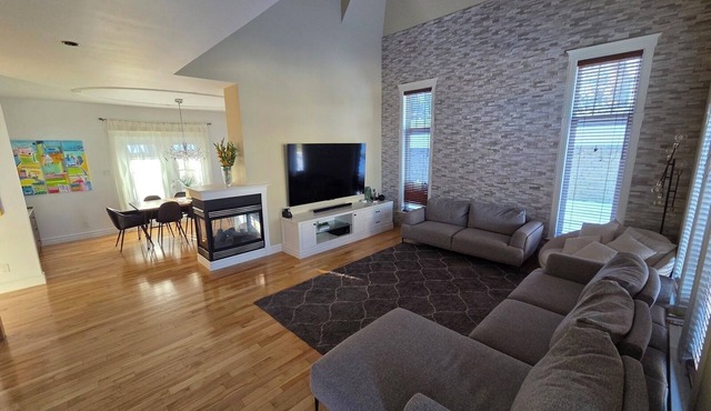 Spacious 5BR Home Near Old Québec, Falls & Skiing