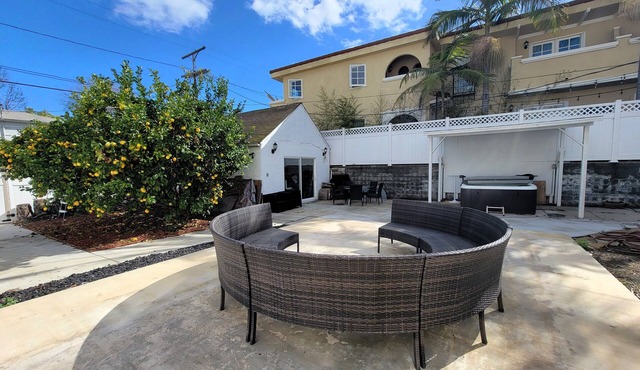 Spacious 5BR Home 5 min to Rodeo Drive with Hot Tub, Spacious Backyard & Parking
