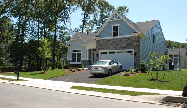 Spacious 5BR House, 2 pools & pickle ball, bike to beach, linen provided