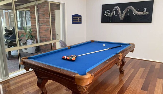 Spacious 5BR House in Hallam Pool table BBQ Netflix WIFI parking