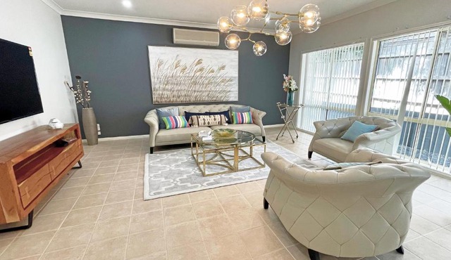 Spacious 5BR House in Hallam near Bunjil Place