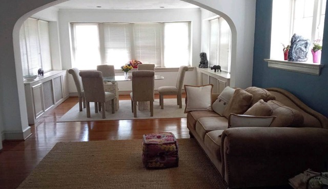 Spacious 5br house w/AC & WiFi marvelous Mt Airy Philly train 2 downtown or NYC