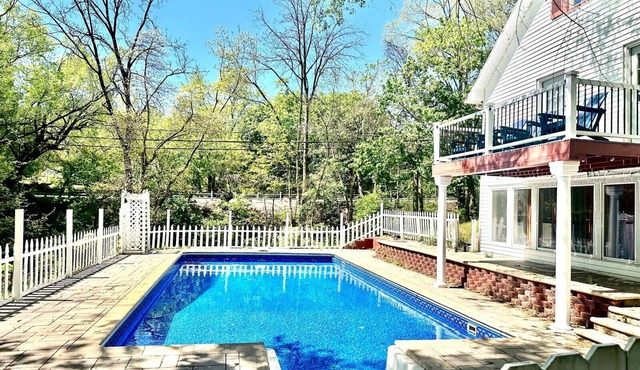 Spacious 5BR House walk to Bucknell, Private Pool