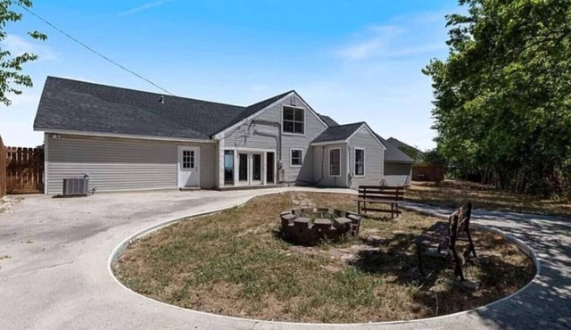 Spacious 5BR King Beds